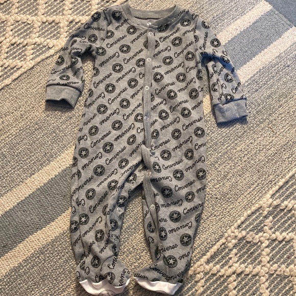 🟢 Converse Baby One Piece with Feet (6 months) - Picture 1 of 6